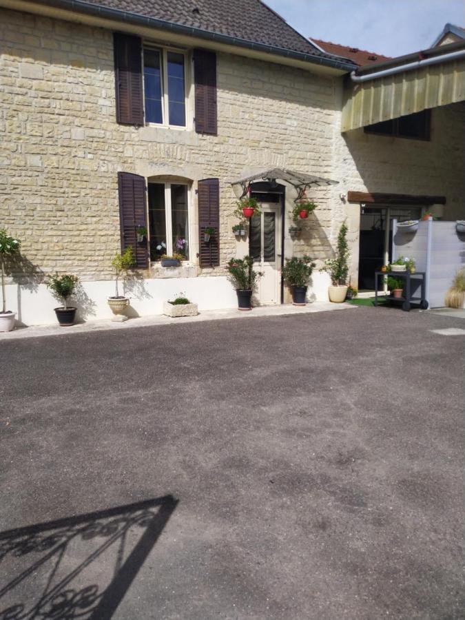 Lanty-sur-Aube A La Maison Du Bonheur מראה חיצוני תמונה