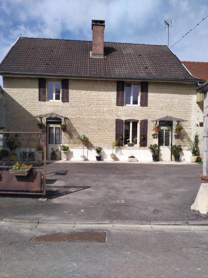 Lanty-sur-Aube A La Maison Du Bonheur מראה חיצוני תמונה
